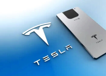 Tesla mobile phone Model Pi with built-in Starlink Wifi